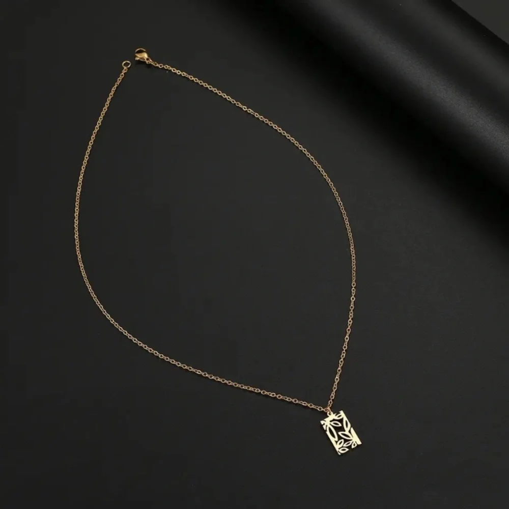 ⚜️[𝟯/$𝟭𝟴]⚜️NEW Floral Charm Stainless Steel Necklace - Picture 8 of 11